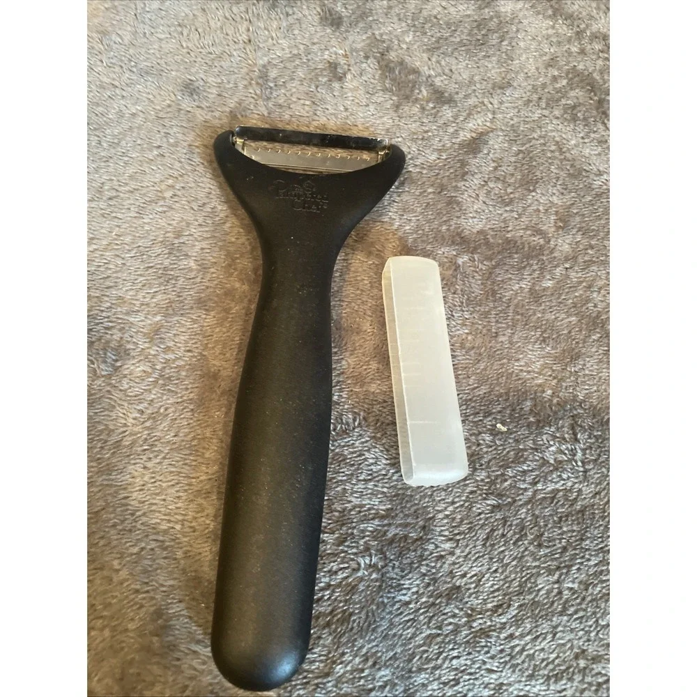 Pampered Chef Serrated Peeler Black